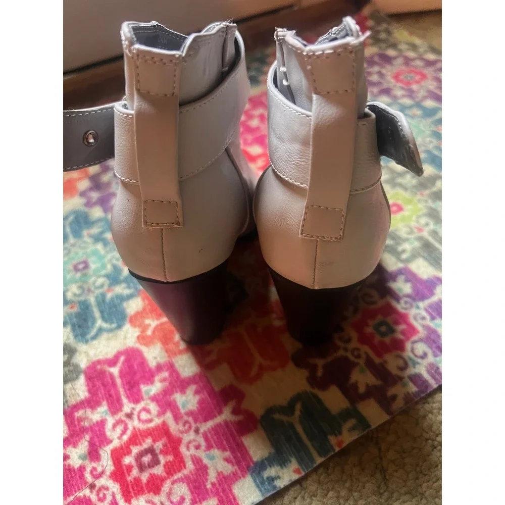Women's Leila Stone Gray Boots Size 5.5‎